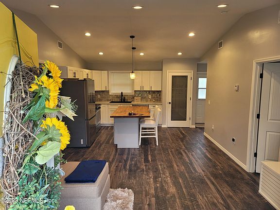 2nd image of 1234 JONES Lane