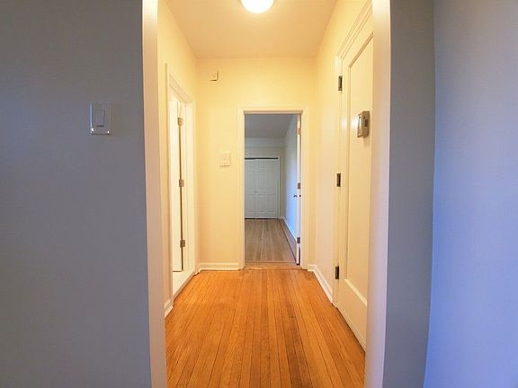 4th image of 3206 47th St APT 1A