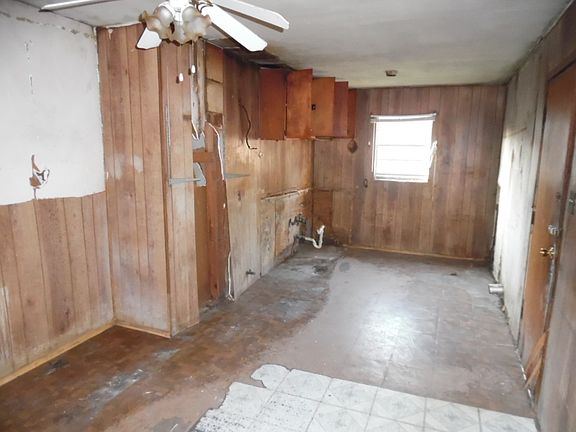 3rd image of 4011 Powell St