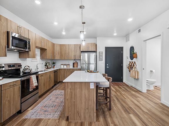 1 BR - 727 - Kitchen 02-min