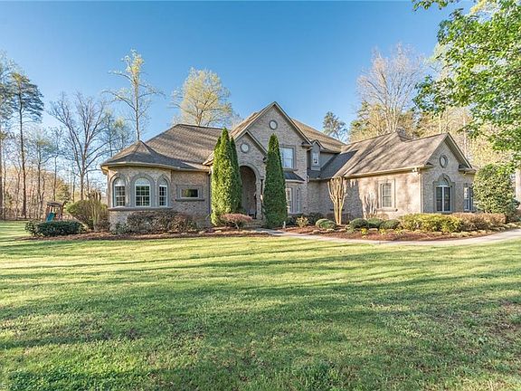 3rd image of 3001 Crosby Ct