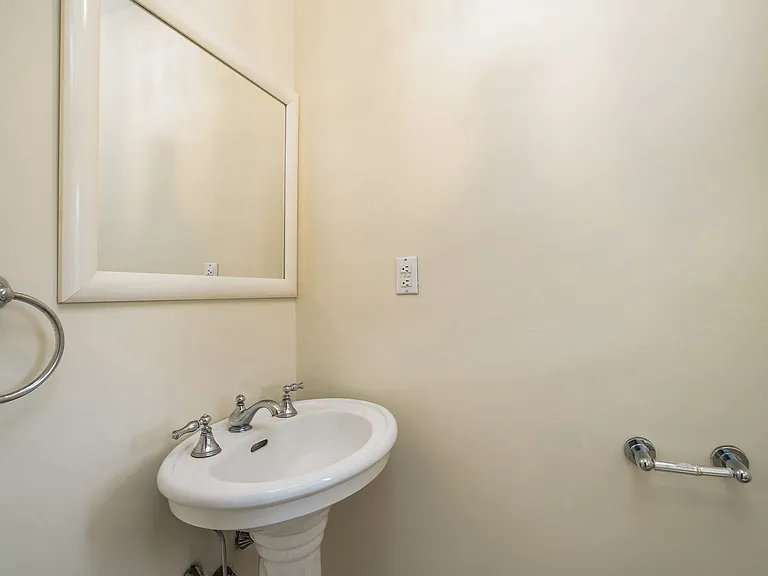 7 Susan Ct — Photo 11