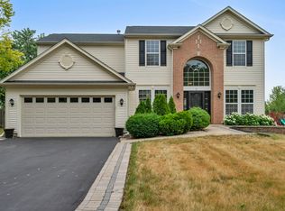 8 Pampas Ct, Bolingbrook, IL 60490