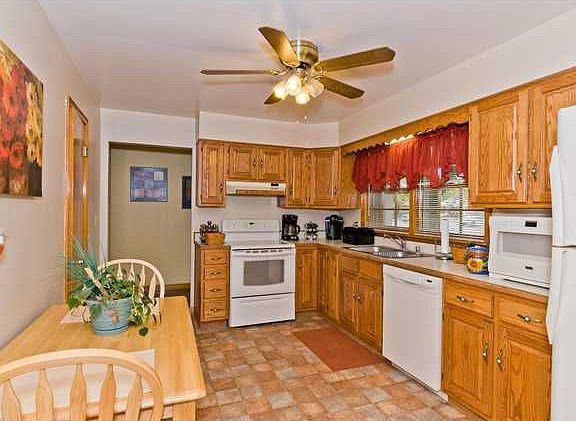 3rd image of 10019 Silverwood Ln