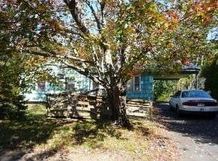 17 Redford Dr, Northampton, MA 01062