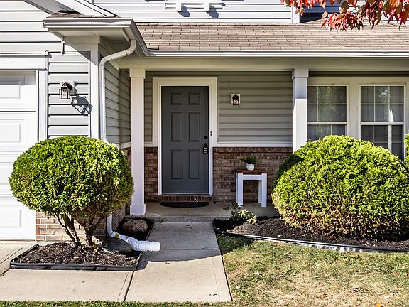 3rd image of 1084 Northcliffe Dr