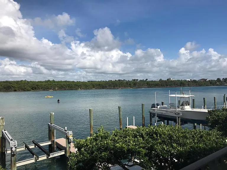 275 Beach Rd — Photo 30