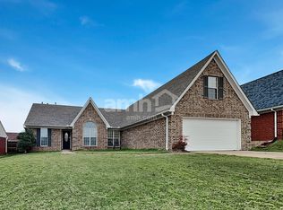 1900 Roy Dr, Southaven, MS 38671