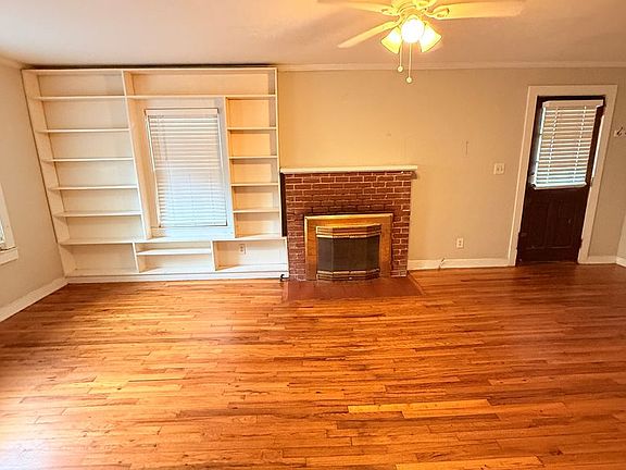 3rd image of 715 E College Ave