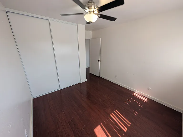 1094 Stillwell Ave — Photo 16
