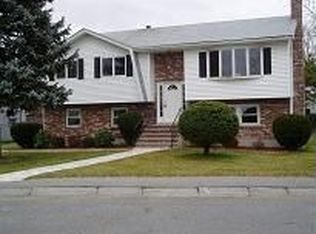 33 Brae Cir, Woburn, MA 01801