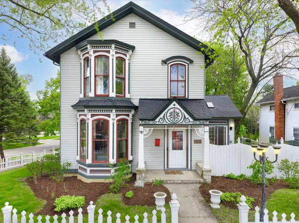 203 High St, West Chicago, IL 60185