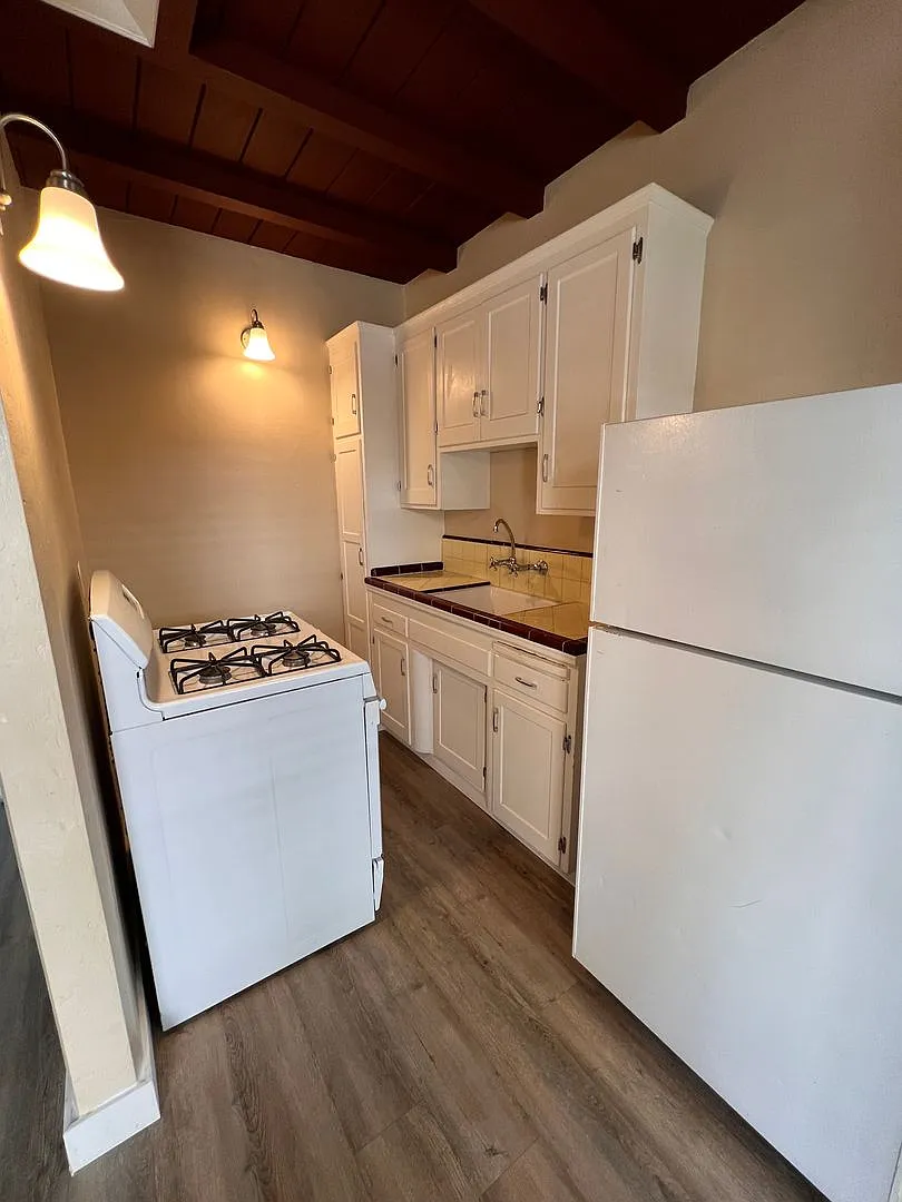1924-1938 Florida Ct — Photo 2