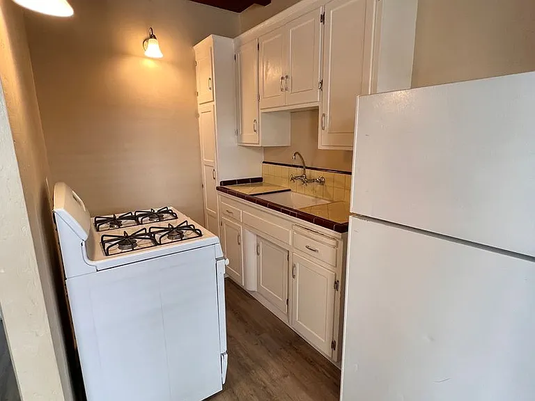 1924-1938 Florida Ct — Photo 2