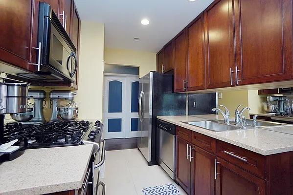 Sold by REMAX Elite | media 6