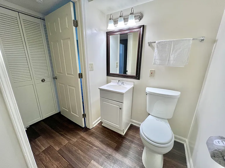 Mayfair Apartments — Photo 31