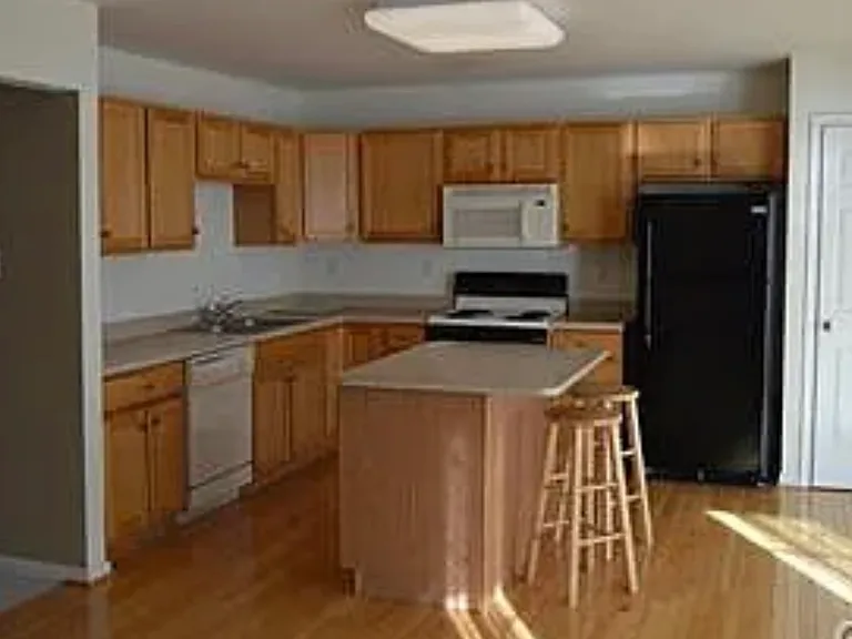4034 Clubhouse Ct — Photo 2