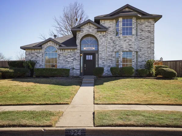 924 Waterview Dr, Cedar Hill, TX 75104