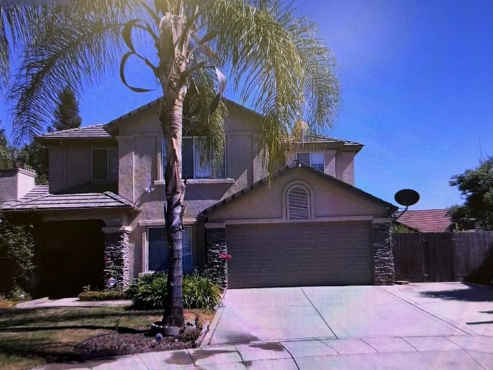 2093 E Fox Glen Dr