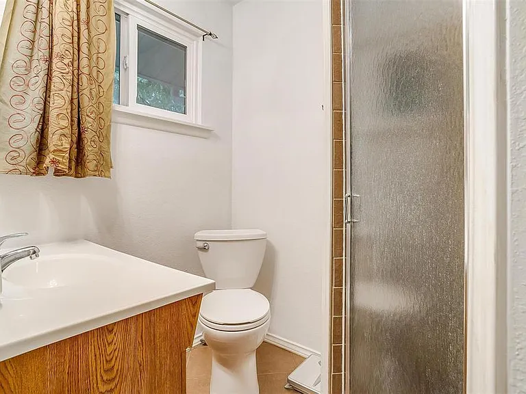1317 Killian Dr — Photo 9