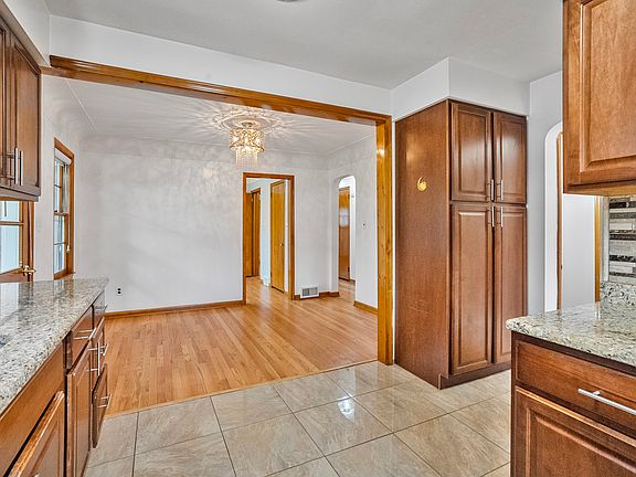 4th image of 21545 Hickorywood Dr
