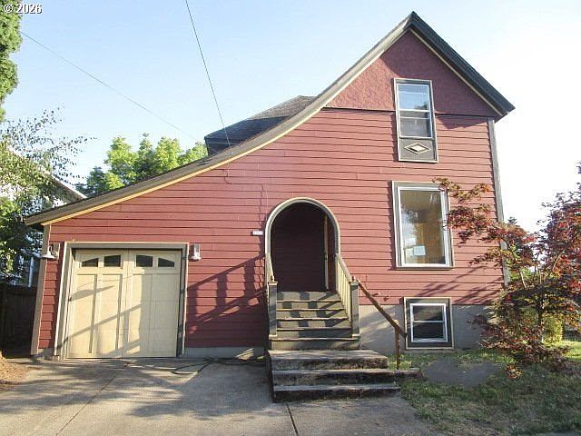 1st image of 2004 SE Ash St