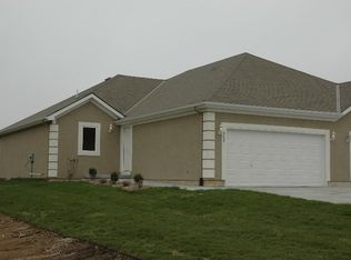 502 Marina Ct, Smithville, MO 64089