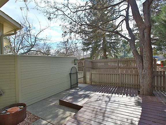 4th image of 398 S Taft Ct #121