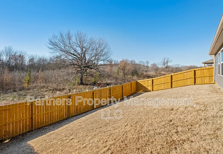 1121 E Sparrow Cir — Photo 19