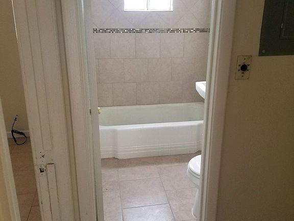 3rd image of 520 Texas St NE APT 1