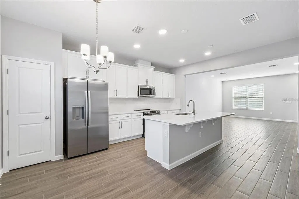 3 bed, 2.5 bath, 1691 sqft, $2,700 — Photo 2