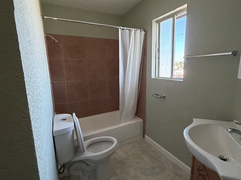1810 E 25th St #204 — Photo 7