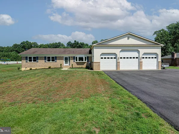 121 Pine Valley Dr, Middletown, DE 19709