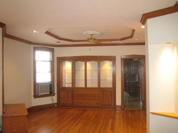 3rd image of 2107 W Waveland Ave APT 2