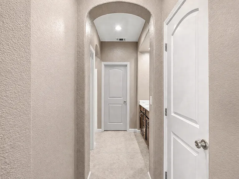 137 Talmont Cir — Photo 11