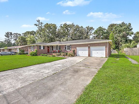 5th image of 104 Hamlet Ln