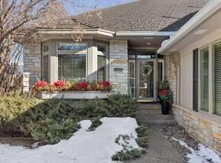 550 Waycliffe Dr N, Wayzata, MN 55391