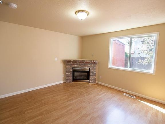 3rd image of 1301 SE 61st Pl