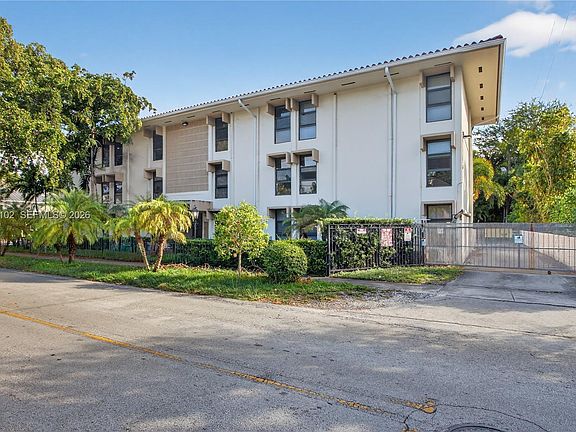 2nd image of 1600 S Le Jeune Rd APT 9