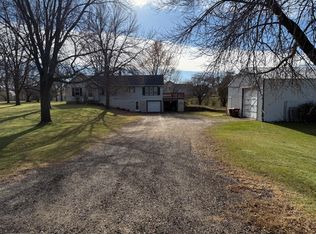 909 Pacific Ave, Waverly, MN 55390