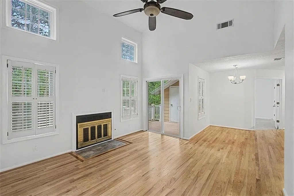 3 bed, 3.0 bath, 1314 sqft, $2,400 — Photo 4