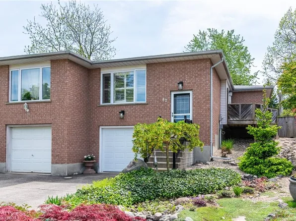 82 Old Huron Ct, Kitchener, ON N2R 1L7