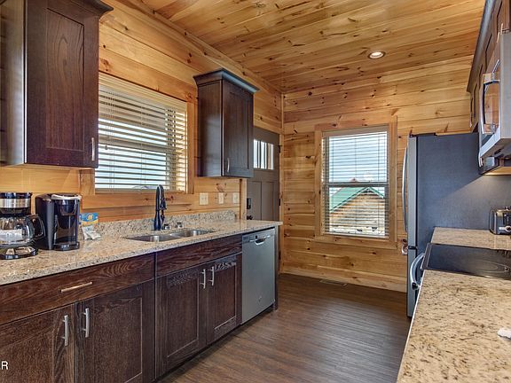 4th image of 2032 Starr Crest Dr