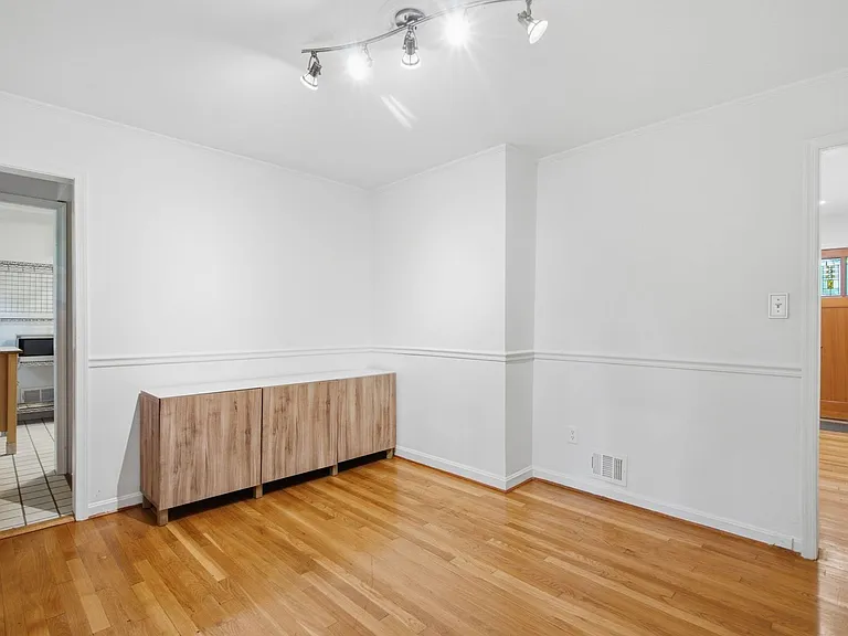 110 Devon Ct — Photo 11