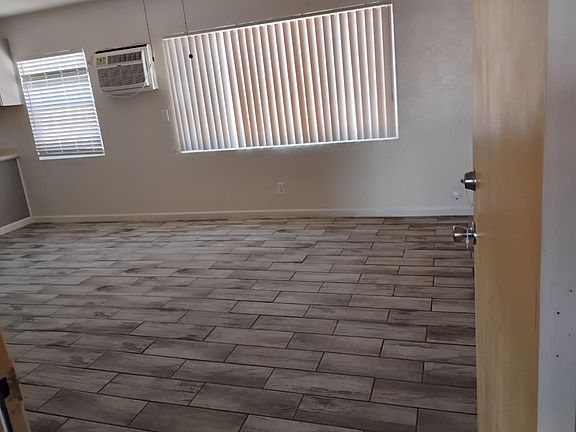 3rd image of 4372 N Lowell Ave APT 5