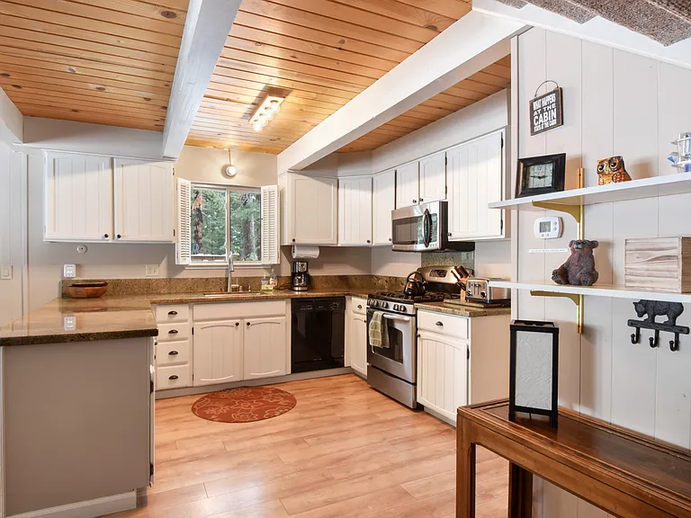 643 Agate Rd — Photo 15