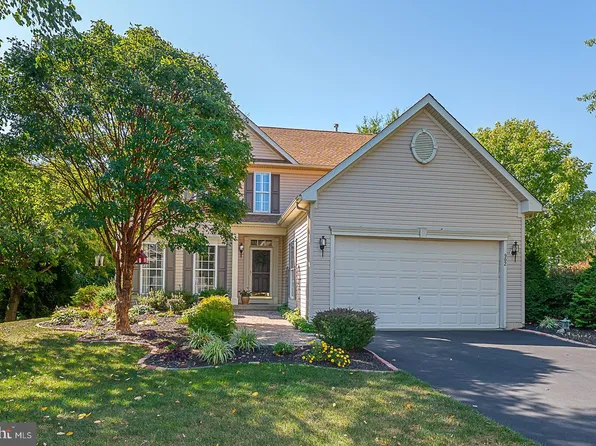 902 Colonial Ct, Coatesville, PA 19320