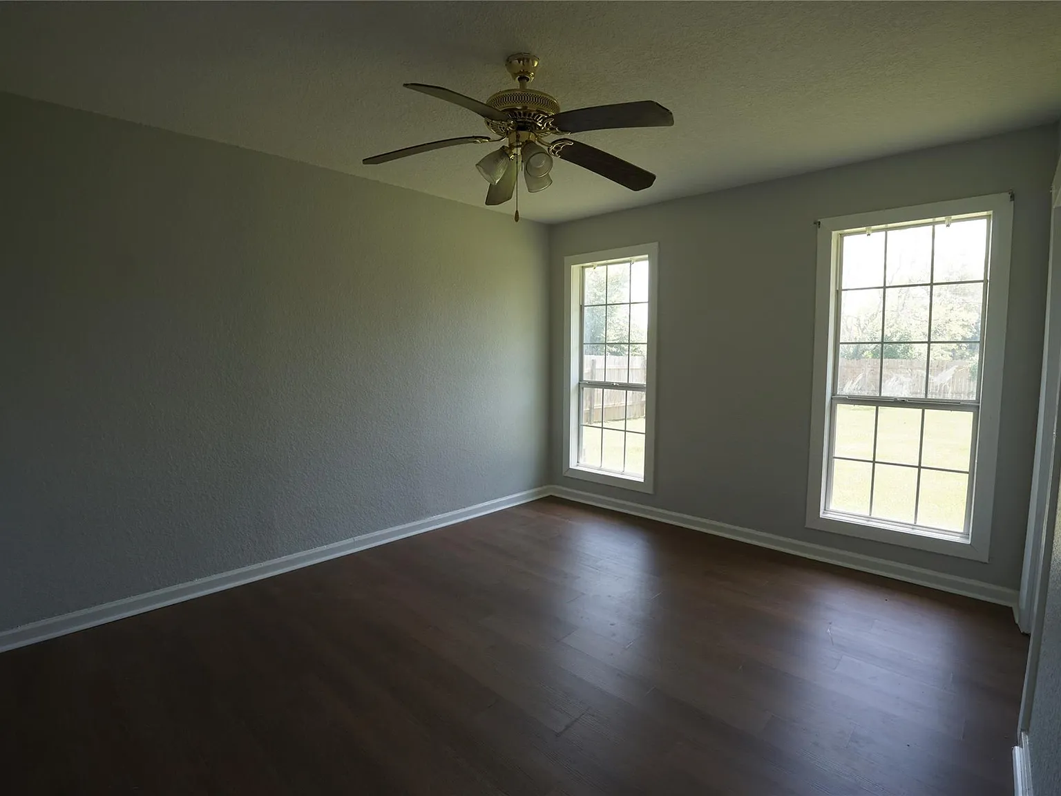 4 bed, 2.0 bath, 1404 sqft, $1,700 — Photo 3