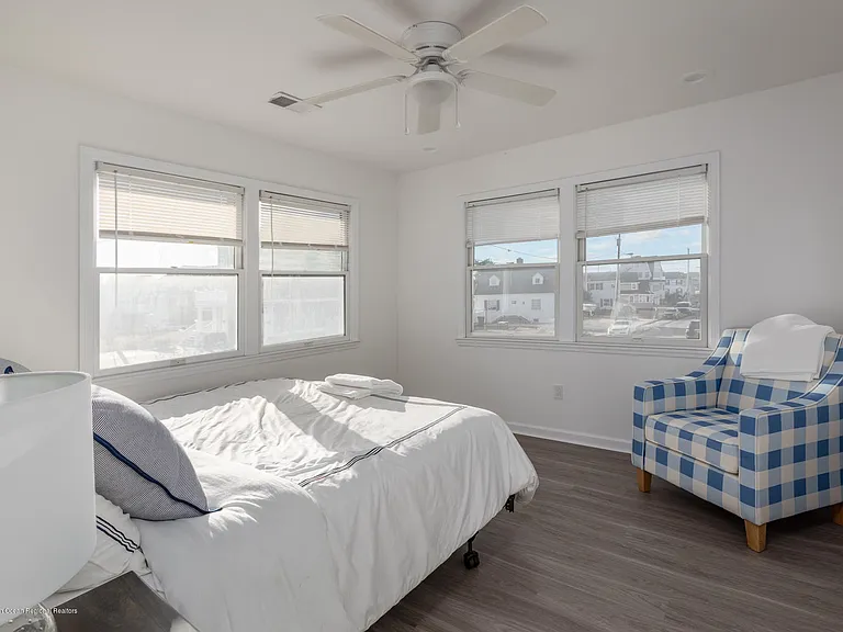 502 Sunset Blvd — Photo 16