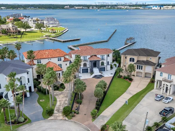 2240 Marina Way, Kemah, TX 77565